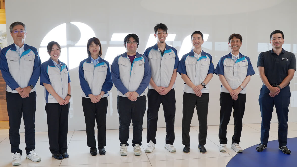 ５名の参加メンバーに加え、ダイレクターの西口さん（画像右から二番目）、藤原さん（画像一番左）、事務局の古町さん（画像一番右）も一緒に